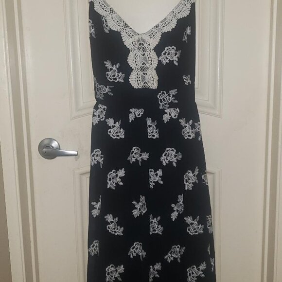 Torrid Black and White Chiffon Embroidered Maxi Dress Size 2X EUC - Picture 5 of 5